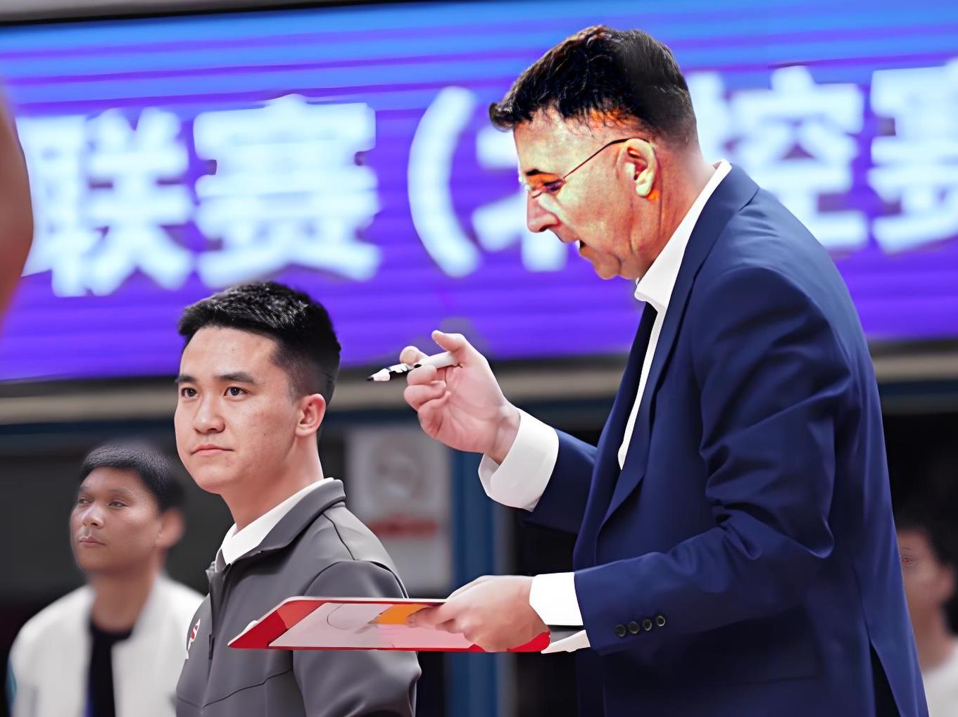 开云官网-清晨体能课后,法兰克福迎来里程碑备战CBA季后赛,球迷炸锅,球队文化再被提及的简单介绍-开云官网
