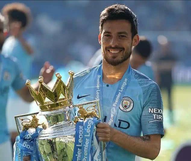 瓦伦西亚发布备战花絮，关键时刻临场应变，社区盾任务艰巨，心理建设被强调